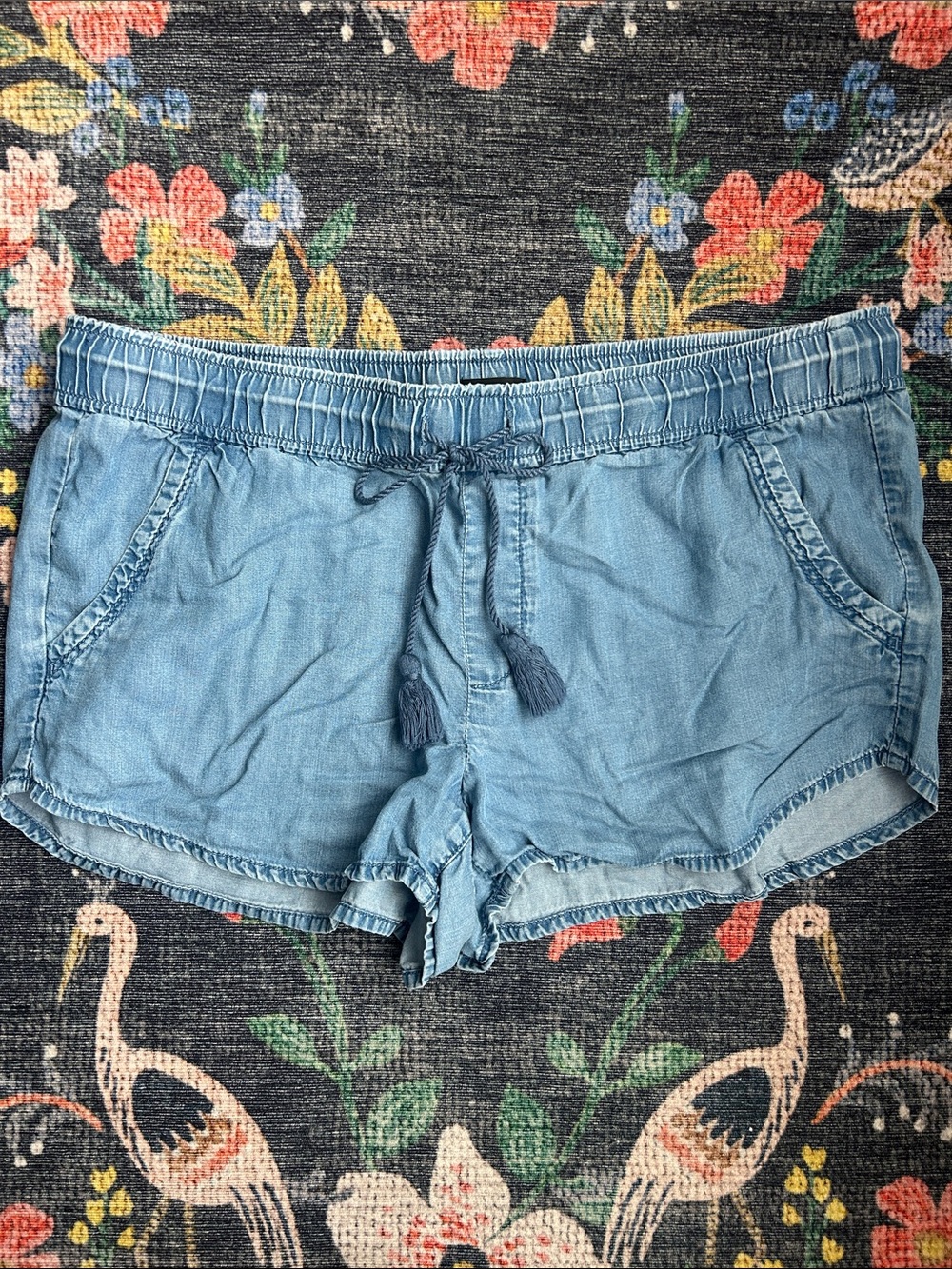 Loft Chambray Denim Drawstring Dolphin Shorts, Size Large